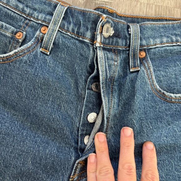 Levi’s 501 NWT Original Denim Dark Wash Cut Off Shorts - Picture 4 of 9